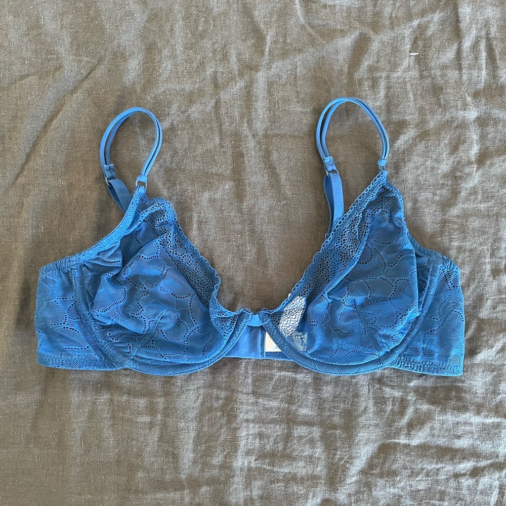 American apparel underwire bra size 4 32c?